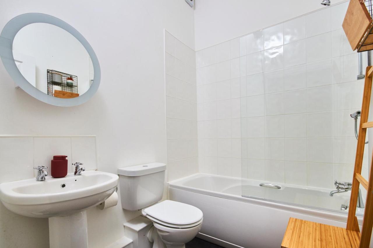 Lovely Abode In Newcastle - Sleeps 4 - Ground Floor Extérieur photo